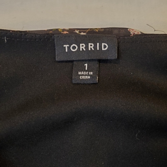 Torrid Plus Size 1 Black Floral/Bird Print Chiffon Ruffled Wrap Dress S/S Mini - Picture 7 of 8